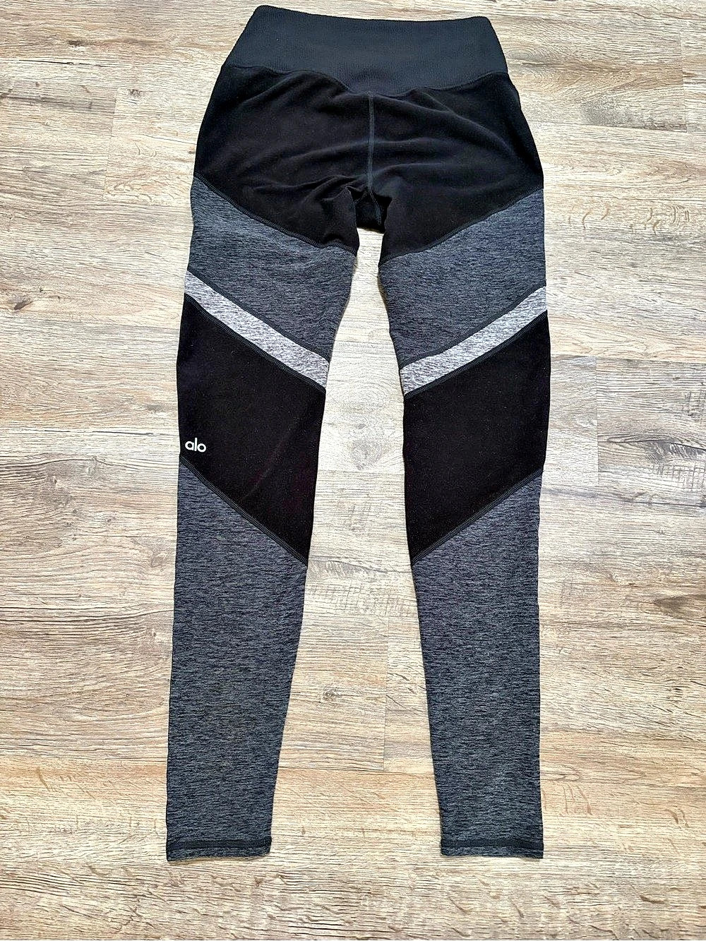 alo Color Block Athletic Leggings in Black & Gray Like New